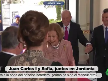 Así rompe el protocolo la reina Sofía e ignora a Juan Carlos I durante su reencuentro en Jordania
