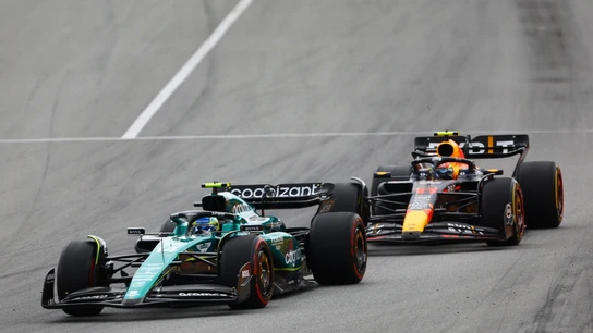 Fernando Alonso marcha por delante de Sergio Pérez Fernando Alonso marcha por delante de Sergio Pérez