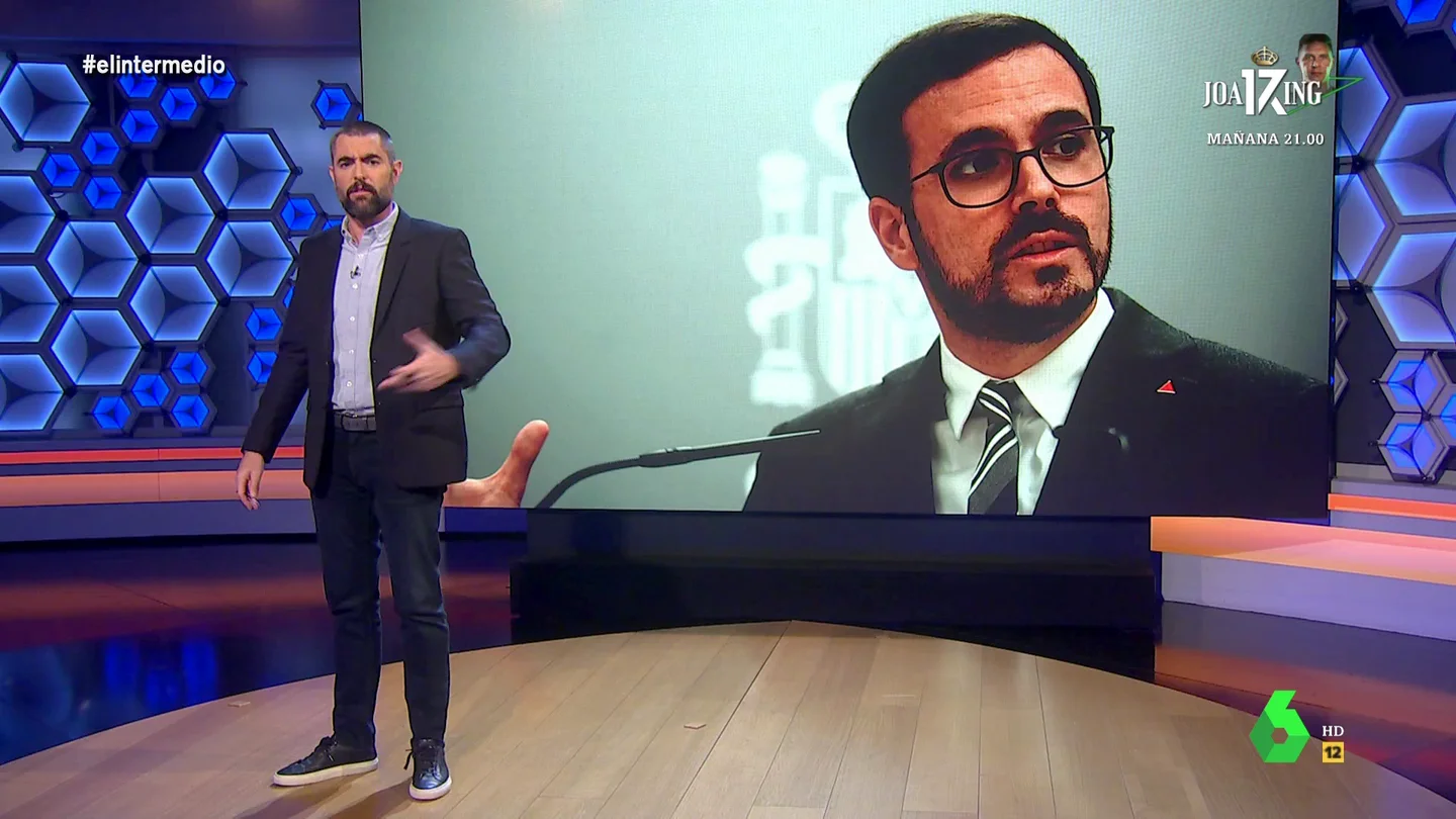 Dani Mateo despide a Garzón y recuerda sus grandes polémicas En este vídeo, Dani Mateo recuerda las polémicas de Alberto Garzón y analiza lo difícil que es ser ministro de Consumo: "Cada vez que propones una medida, da igual lo razonable que sea, seguro que te van a llover mamporros por todos lados".