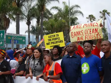 Miles de personas piden en Durbán (Sudáfrica) justicia climática Miles de personas piden en Durbán (Sudáfrica) justicia climática