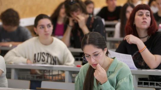 Varios estudiantes comienzan su primer examen de la EBAU en el Campus de Espinardo, perteneciente a la UMU (Universidad de Murcia) Varios estudiantes comienzan su primer examen de la EBAU en el Campus de Espinardo, perteneciente a la UMU (Universidad de Murcia)