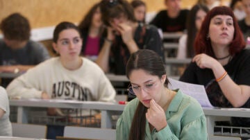 Varios estudiantes comienzan su primer examen de la EBAU en el Campus de Espinardo, perteneciente a la UMU (Universidad de Murcia)