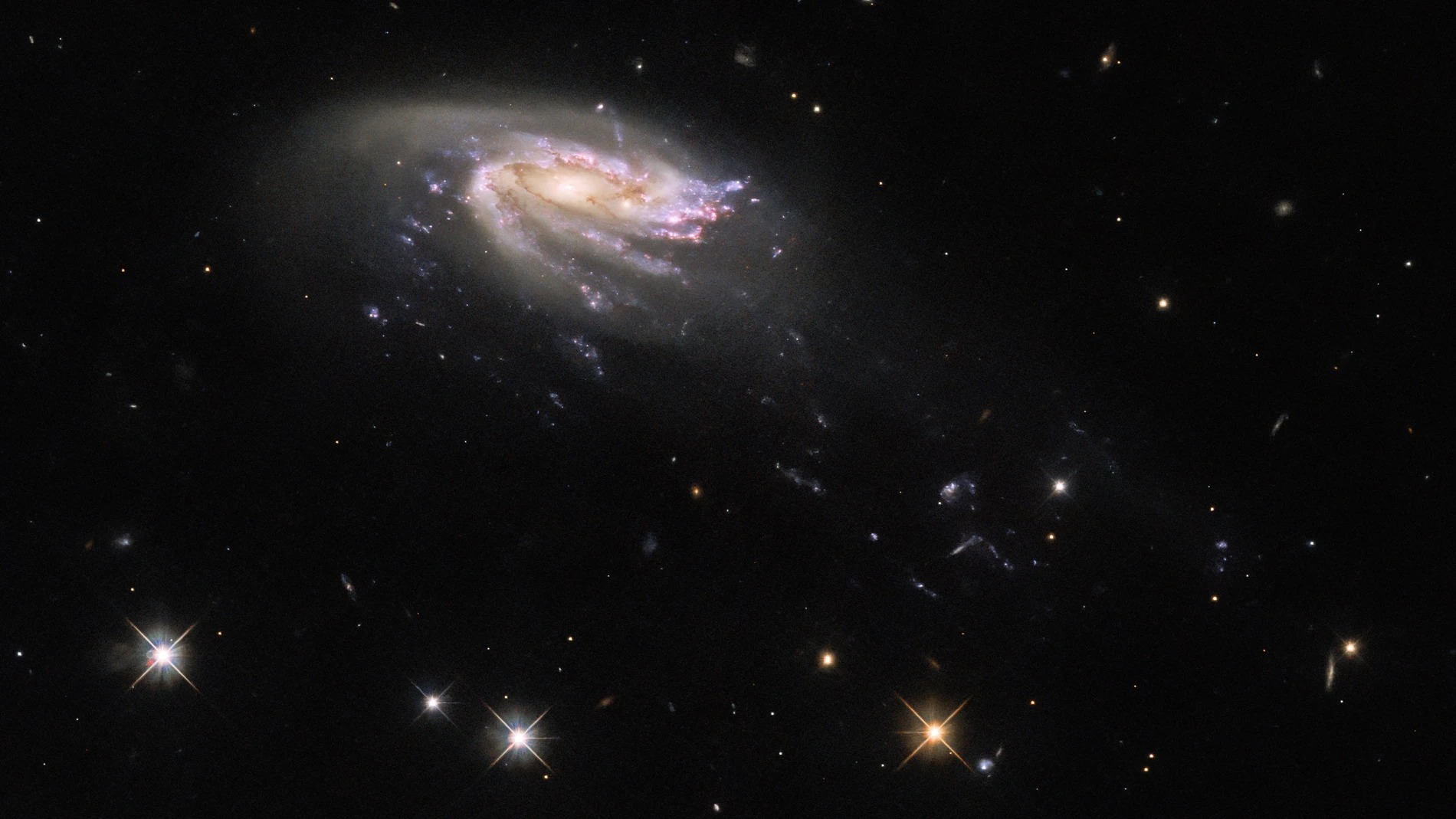 El telescopio Hubble capta una impactante imagen de una &#39;galaxia medusa&#39; en un abismo cósmico