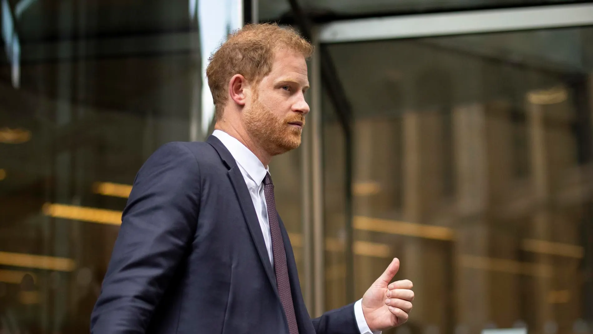 El príncipe Harry a su salida del Tribunal Superior de Londres tras declarar este martes