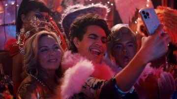In 'Glamourous', Marco Mejía (Miss Benny) becomes part of a universe that will help him get to know himself better.