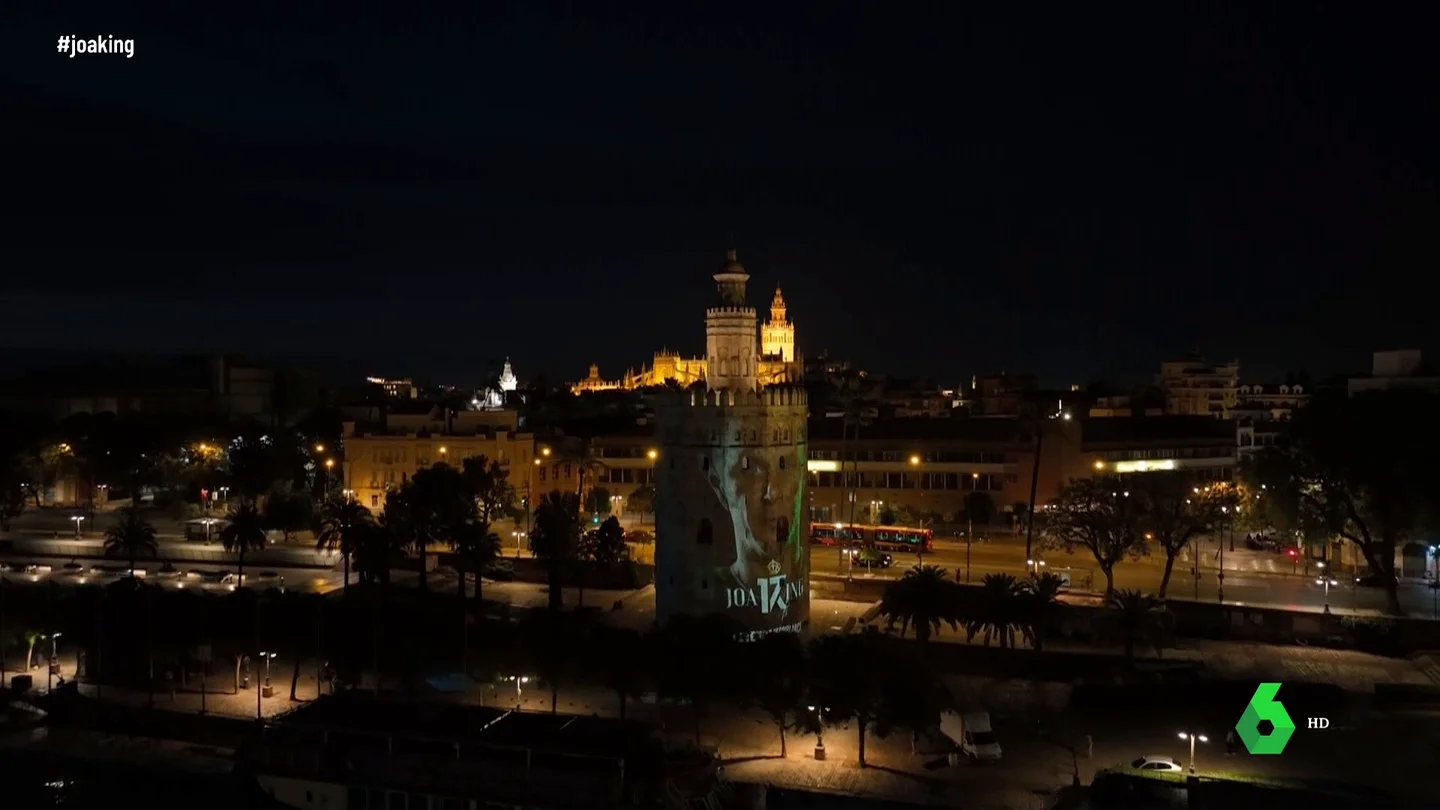 Una imagen para la historia: así se suma la Torre del Oro de Sevilla al homenaje a Joaquín Sevilla rinde hoy tributo a Joaquín en el partido de su despedida, donde reúne a excompañeros y leyendas de la Liga en un emocionante partido. La Torre del Oro, uno de los símbolos de la ciudad, se suma a la fiesta con una imagen histórica.