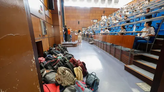 Polémica por un error en el examen de Historia de España en la Selectividad de Galicia y cambian los criterios de corrección Polémica por un error en el examen de Historia de España en la Selectividad de Galicia y cambian los criterios de corrección