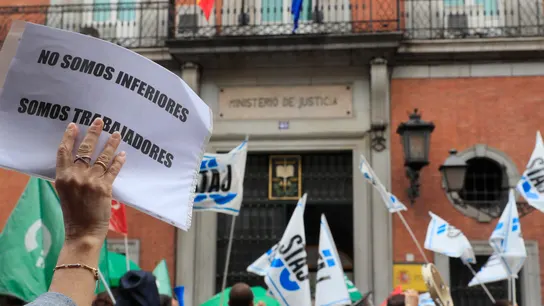 Huelga de los funcionarios de Justicia ante el Ministerio. Huelga de los funcionarios de Justicia ante el Ministerio.