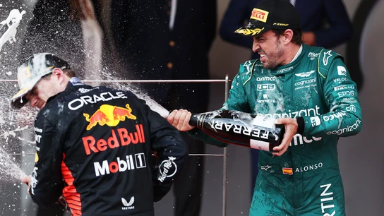 Max Verstappen y Fernando Alonso  Max Verstappen y Fernando Alonso