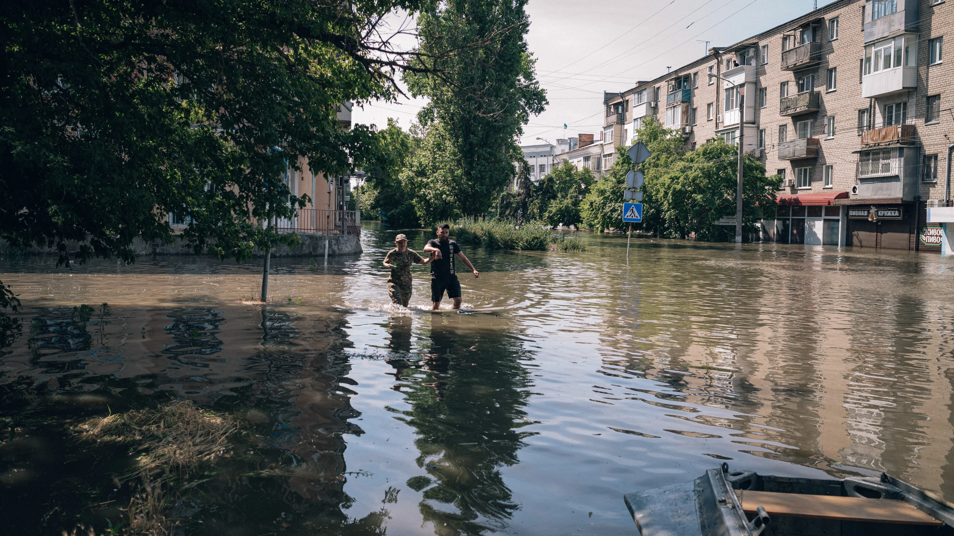 Inundaciones en Jersón, en el sur de Ucrania, tras la destrucción de la presa