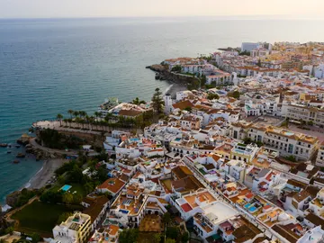 Nerja, un pueblo de Málaga Nerja, un pueblo de Málaga