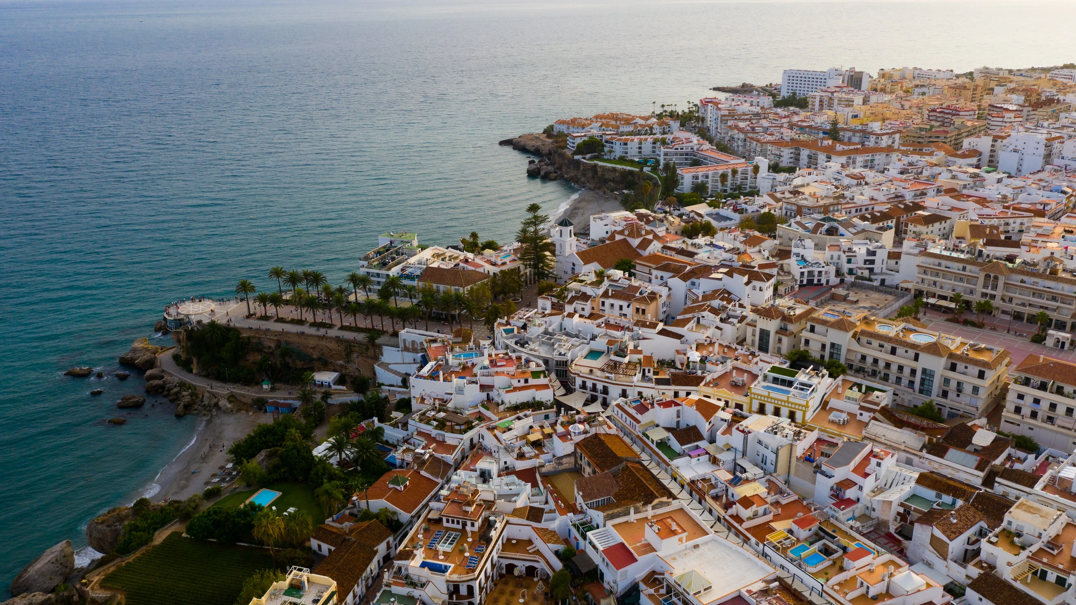 Nerja, un pueblo de Málaga Nerja, un pueblo de Málaga