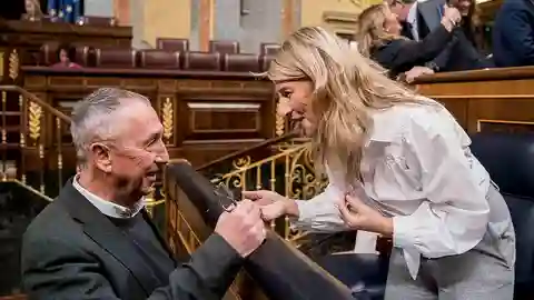 En la imagen, Joan Baldoví a la izquierda y Yolanda Díaz a la derecha