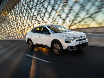 El Citroën ë-C4 X estrena motorización eléctrica más eficiente y prestacional El Citroën ë-C4 X estrena motorización eléctrica más eficiente y prestacional