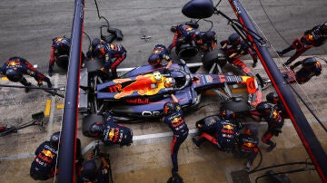 Sergio Pérez en el pit lane