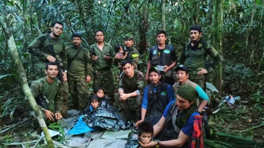 Encuentran con vida a los cuatro niños perdidos en la selva de Colombia 40 días después Encuentran con vida a los cuatro niños perdidos en la selva de Colombia 40 días después