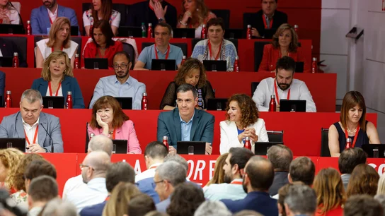 El PSOE aprueba por unanimidad las listas electorales pese a la bronca interna por los cambios de Ferraz El PSOE aprueba por unanimidad las listas electorales pese a la bronca interna por los cambios de Ferraz