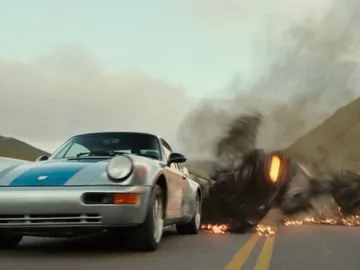 El Porsche 911 Carrera RS 3.8 se convierte en un 'autobot' en la nueva película de Transformers El Porsche 911 Carrera RS 3.8 se convierte en un 'autobot' en la nueva película de Transformers