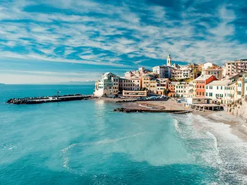 3 históricos destinos mediterráneos que son todo glamour: Saint Tropez, Marbella y Santorini 3 históricos destinos mediterráneos que son todo glamour: Saint Tropez, Marbella y Santorini