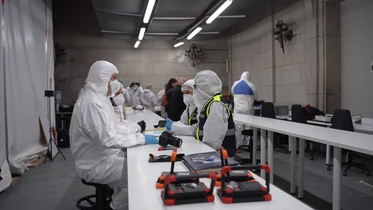 Expertos en el laboratorio puesto en marcha en Cuelgamuros para las exhumaciones Expertos en el laboratorio puesto en marcha en Cuelgamuros para las exhumaciones