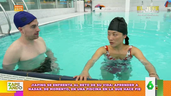 "Se bebe toda el agua de la piscina": así se enfrenta Jiaping a uno de sus mayores retos, aprender a nadar "Se bebe toda el agua de la piscina": así se enfrenta Jiaping a uno de sus mayores retos, aprender a nadar