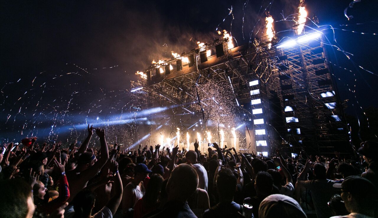 Imagen de archivo de un concierto con mucha gente