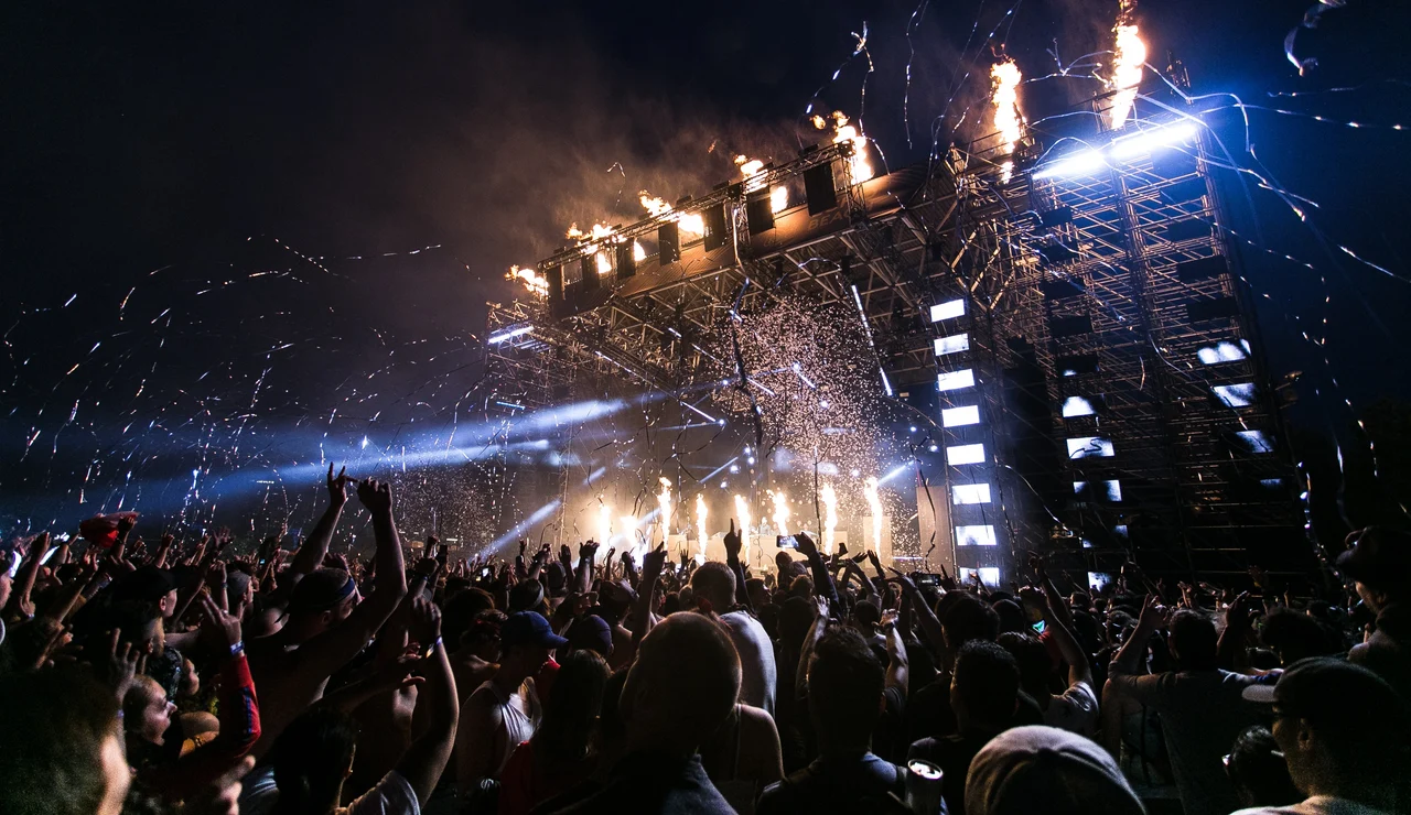 Imagen de archivo de un concierto con mucha gente