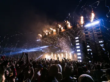 Imagen de archivo de un concierto con mucha gente Imagen de archivo de un concierto con mucha gente