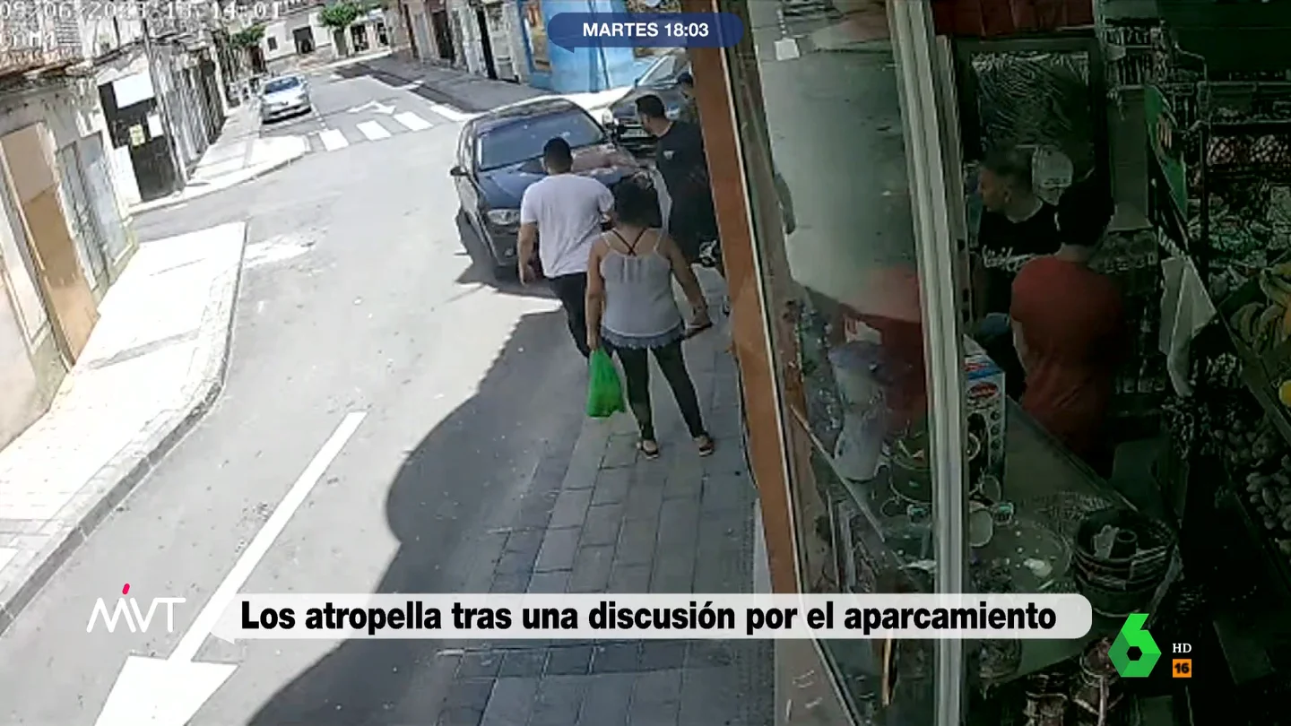Un hombre atropella a cuatro personas por una discusión sobre un coche mal aparcado en Archena Una discusión de tráfico en Archena, Murcia, terminó en pelea y posteriormente en un atropello múltiple que se saldó con cuatro heridos, uno de ellos todavía hospitalizado. La Guardia Civil investiga al presunto autor por tentativa de homicidio.