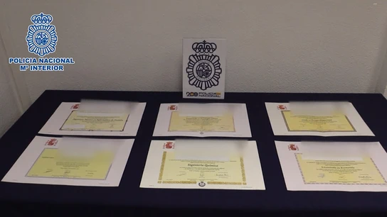 20 detenidos y 100 investigados por comprar títulos universitarios falsos por Internet 20 detenidos y 100 investigados por comprar títulos universitarios falsos por Internet
