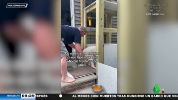 Un hombre fabrica un ascensor casero para su perro de 17 años que no puede usar las escaleras