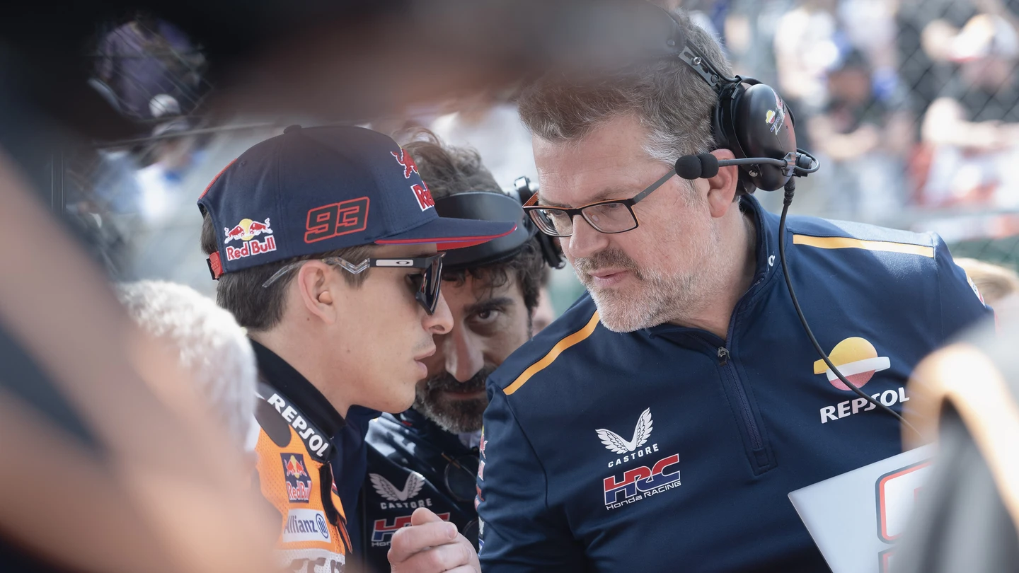 Marc Márquez con su ingeniero Marc Márquez con su ingeniero