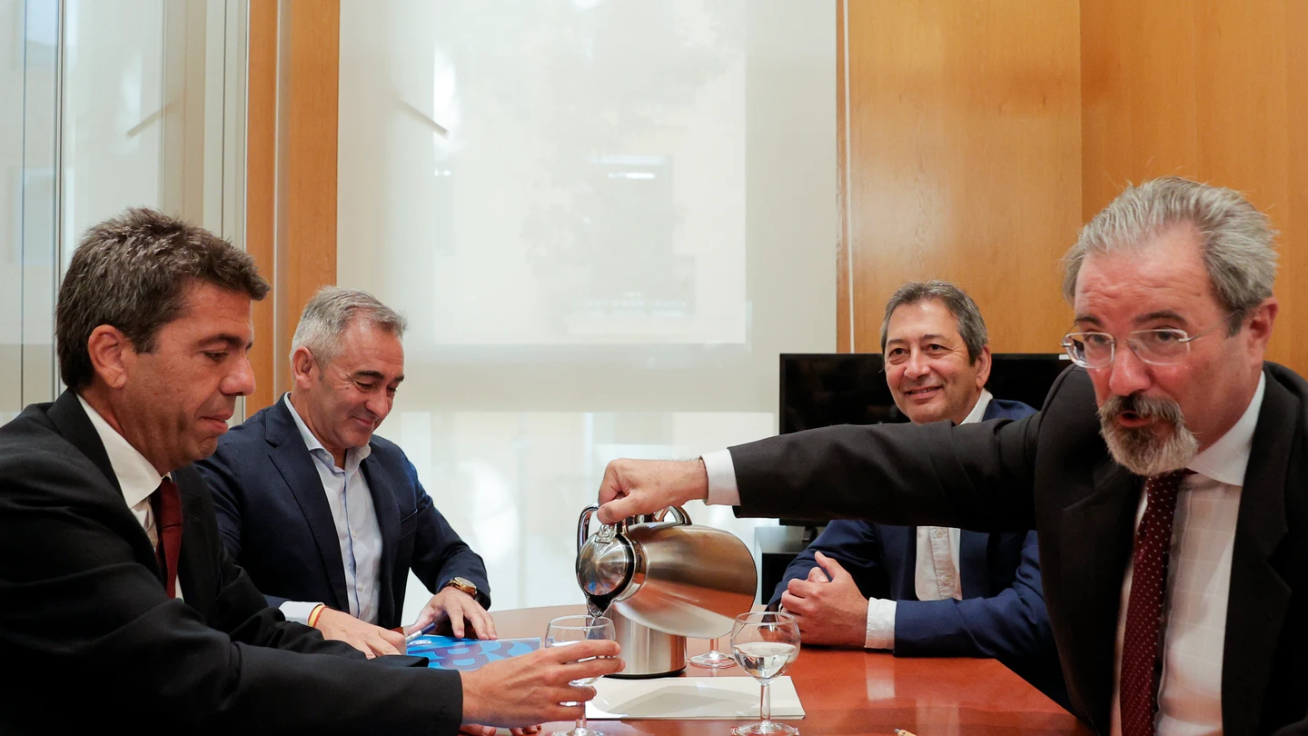 Reunión PP-Vox para formalizar el acuerdo en la Comunitat Valenciana Reunión PP-Vox para formalizar el acuerdo en la Comunitat Valenciana