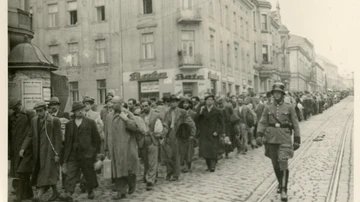 Marchando por la calle Krakowska en Tarnów.
