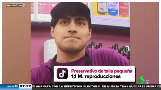Un vendedor aguanta un ataque de risa cuando un cliente le pide preservativos para su pequeño pene Un vendedor aguanta un ataque de risa cuando un cliente le pide preservativos para su pequeño pene