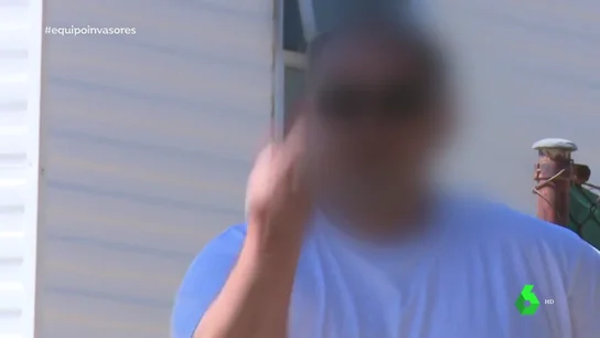 La peineta de un hombre a Equipo de Investigación tras destapar el tráfico ilegal de siluros del Ebro La peineta de un hombre a Equipo de Investigación tras destapar el tráfico ilegal de siluros del Ebro