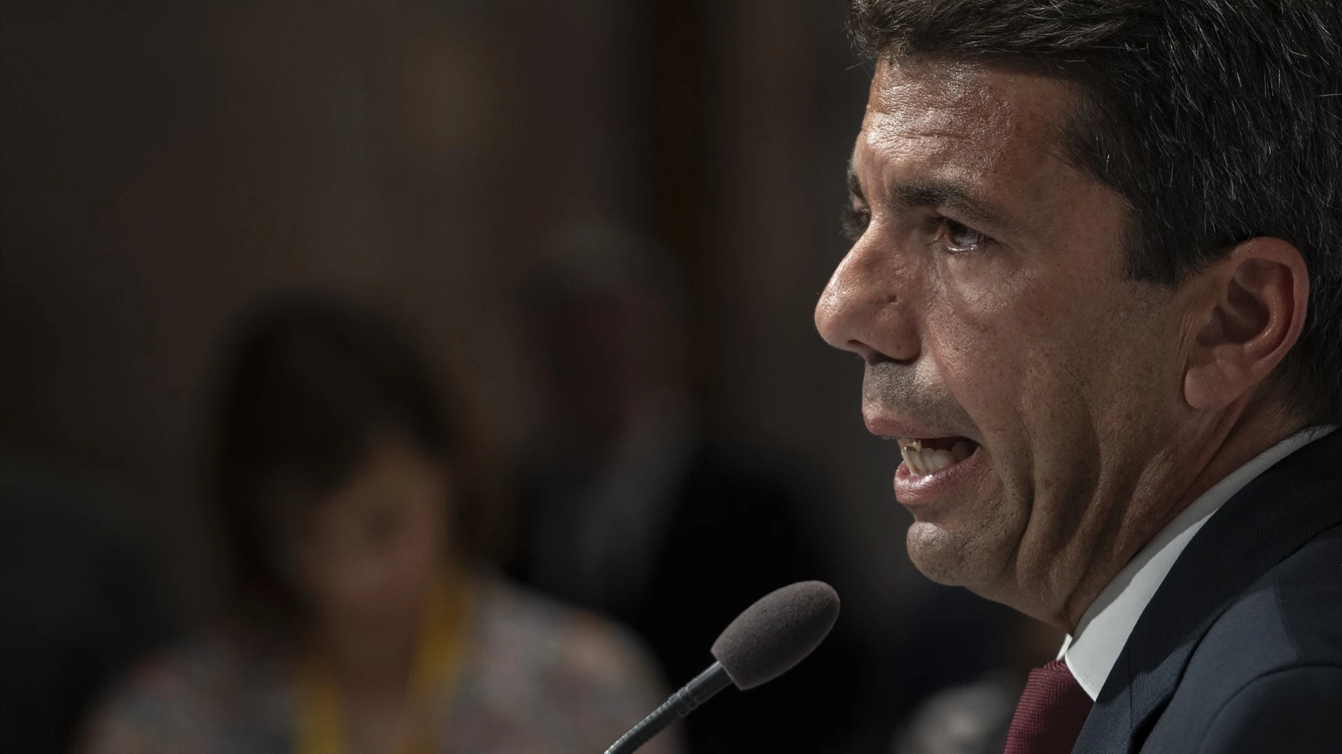 El presidente del PPCV y candidato más votado a la Presidencia de la Generalitat, Carlos Mazón, informa del acuerdo alcanzado con Vox, en Les Corts Valencianes.