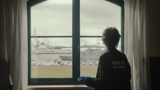 La investigación de un crimen llevará a Maite a la base naval de Ferrol, conocida como El Arsenal. La investigación de un crimen llevará a Maite a la base naval de Ferrol, conocida como El Arsenal.