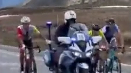 31 ciclistas expulsados del Giro Next Gen por subir en coche y moto el Stelvio 31 ciclistas expulsados del Giro Next Gen por subir en coche y moto el Stelvio