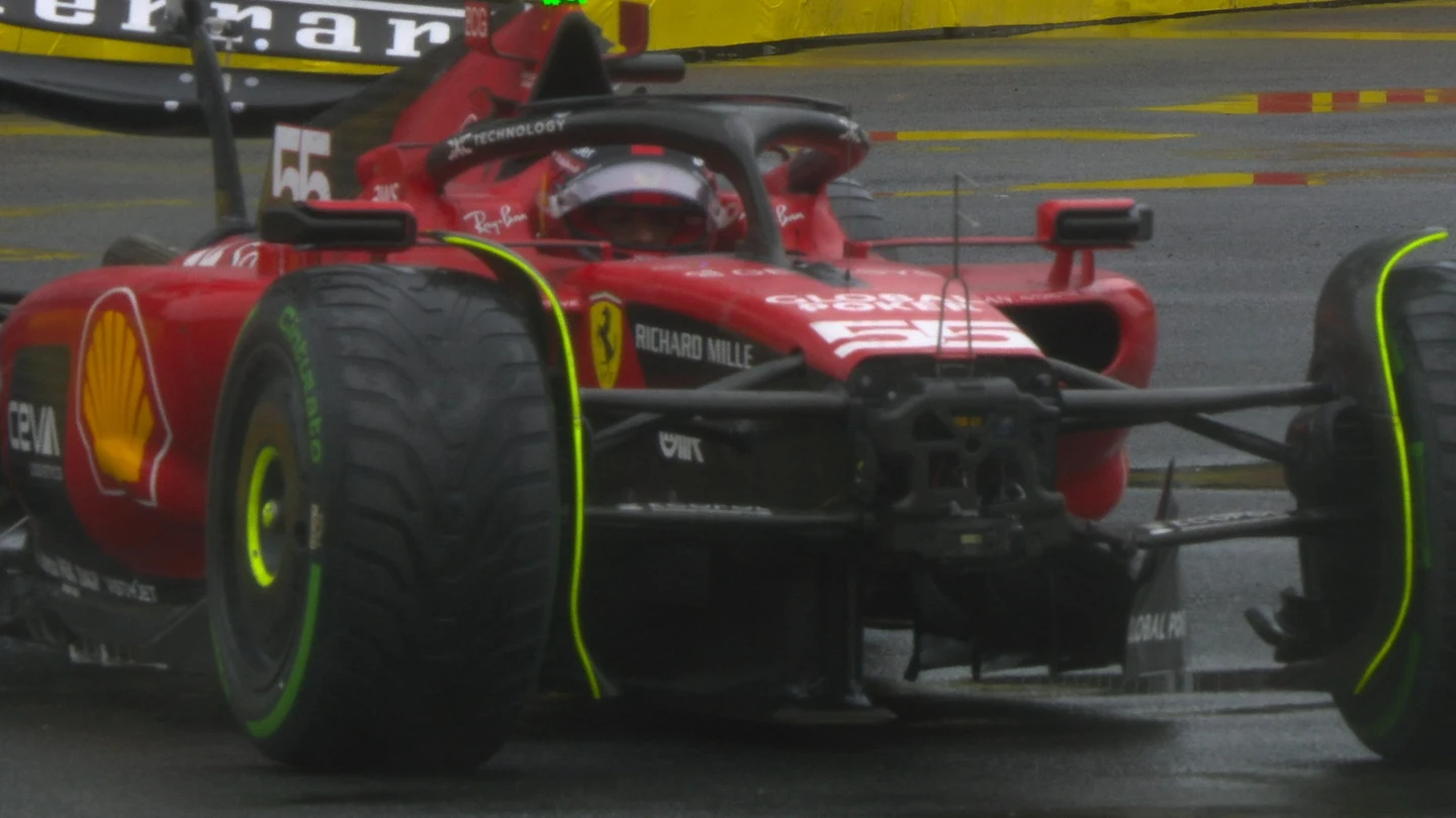 Carlos Sainz, sin alerón delantero Carlos Sainz, sin alerón delantero
