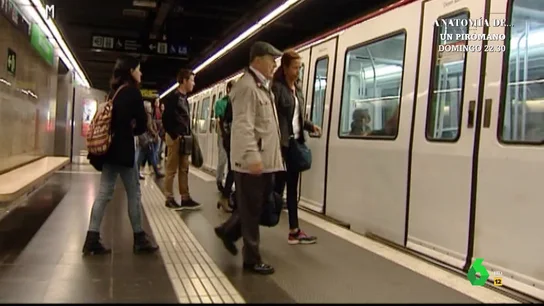 "Un golpe de mano y el móvil desaparece": así actúan los ladrones de móviles en el metro "Un golpe de mano y el móvil desaparece": así actúan los ladrones de móviles en el metro