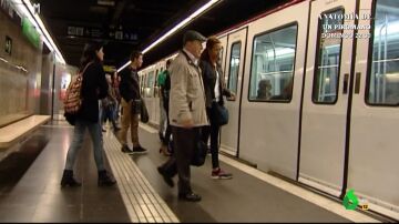 "Un golpe de mano y el móvil desaparece": así actúan los ladrones de móviles en el metro
