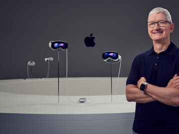 Tim Cook junto a las Apple Vision Pro