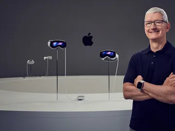 Tim Cook junto a las Apple Vision Pro Tim Cook junto a las Apple Vision Pro