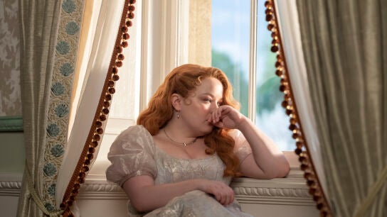 Penelope Featherington (Nicola Coughlan) se suelta el pelo y deja atrás los vestidos amarillos y dorados.