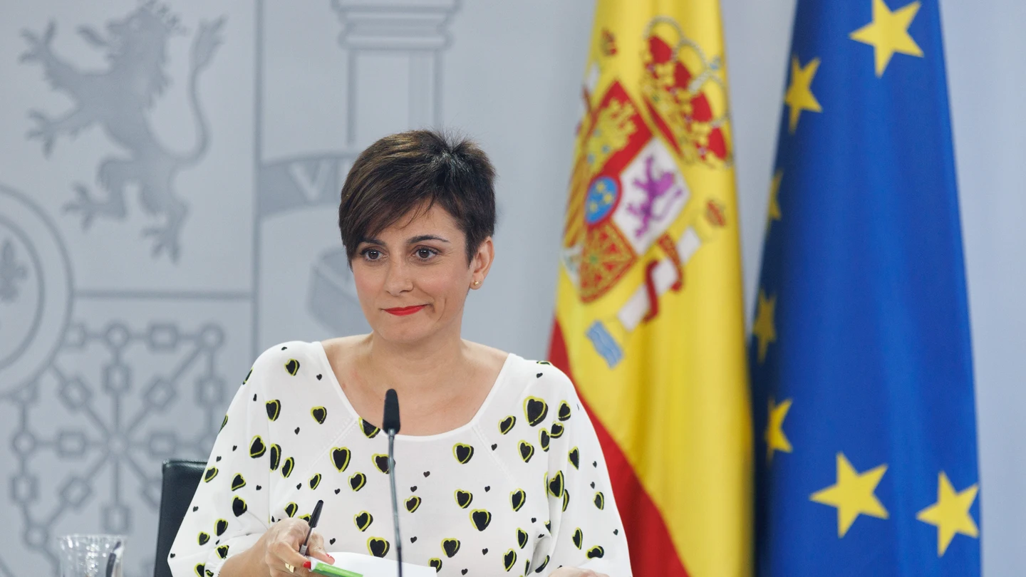 Oleada de críticas a Feijóo por calificar de "divorcio duro" la condena por maltrato al candidato de Vox Oleada de críticas a Feijóo por calificar de "divorcio duro" la condena por maltrato al candidato de Vox