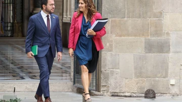 Pere Aragonès i Laura Vilagrà abans d&#39;entrar a la reunió del Consell Executiu