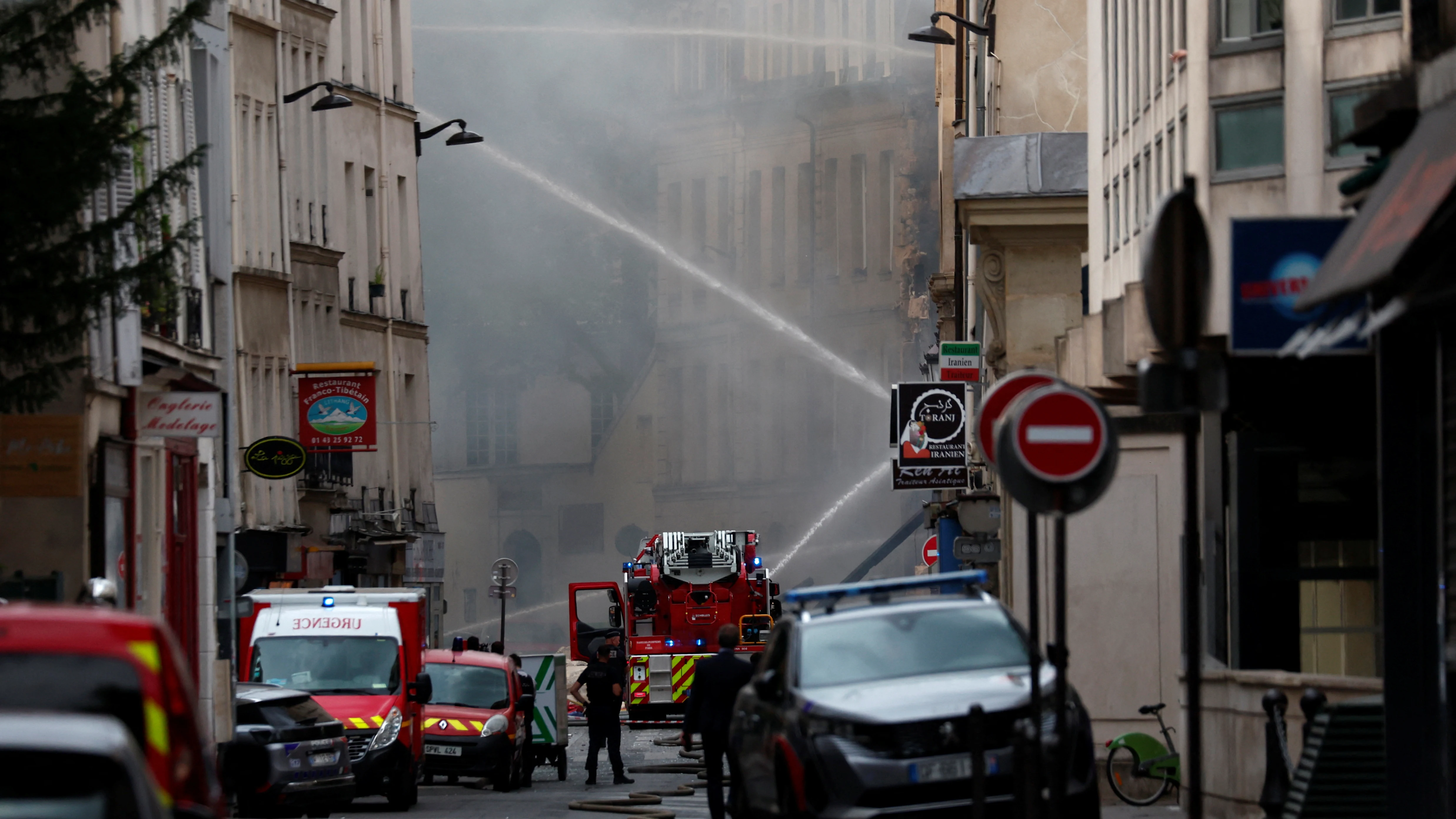 Varios edificios arden en París por una explosión causada por el gas