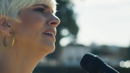 La maravillosa versión de Pasión Vega de La Vida sigue igual, de Julio Iglesias (la canción favorita del cantante para Concha Velasco) La maravillosa versión de Pasión Vega de La Vida sigue igual, de Julio Iglesias (la canción favorita del cantante para Concha Velasco)