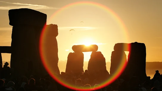 Solsticio de verano sobre el monumento megalítico de Stonehenge Solsticio de verano sobre el monumento megalítico de Stonehenge